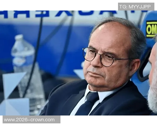 坎波斯荣获最佳足球管理者奖坚定信心带领巴黎迈向新征程